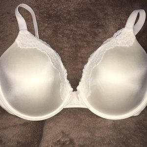 Maidenform comfort devotion white bra.34 DD. Comfy